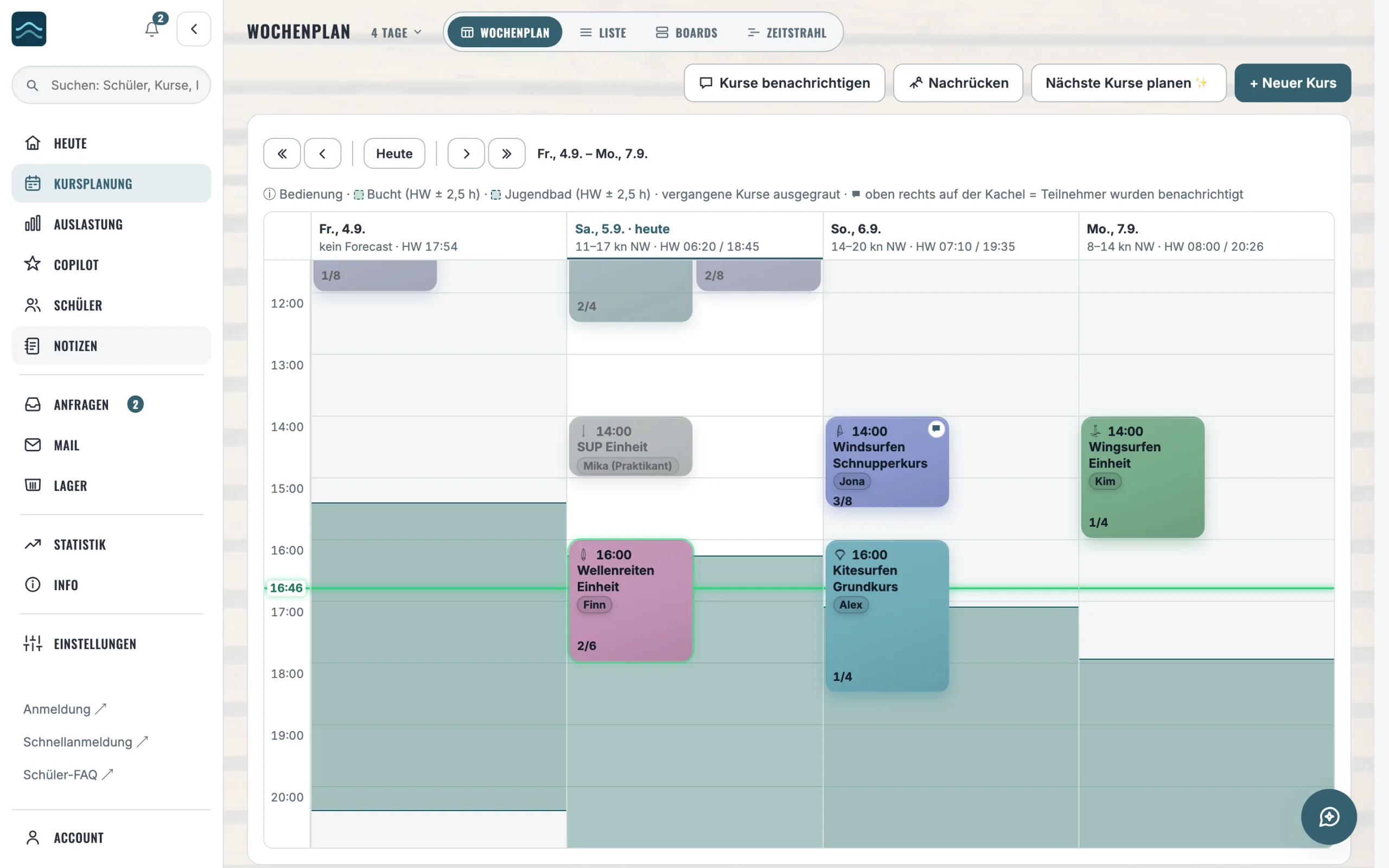 Wochenplan mit farbigen Kursblöcken je Sportart